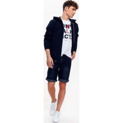 BLUZA MĘSKA ROZPINANA Z KAPTUREM. Bluzy rozpinane męskie marki TOP SECRET. W wyprzedaży za 89.99 zł.