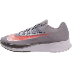 Nike Performance ZOOM FLY Obuwie do biegania startowe gun smoke/bright crimson/thunder grey. Buty do biegania męskie marki Nike Performance. W wyprzedaży za 377.40 zł.