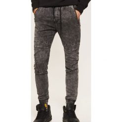 Denimowe joggery slim - Szary. Szare jeansy męskie House, z jeansu. Za 139.99 zł.