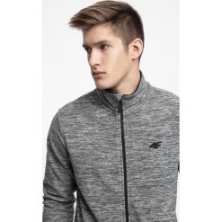 Polar męski PLM304 - średni szary melanż. Bluzy z polaru męskie marki 4f. W wyprzedaży za 59.99 zł.