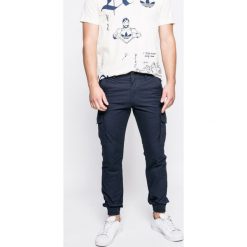 Produkt by Jack & Jones - Spodnie. Szare spodnie na co dzień męskie PRODUKT by Jack & Jones, z bawełny, casualowe. W wyprzedaży za 99.90 zł.