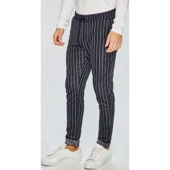 Only & Sons - Spodnie. Spodnie na co dzień męskie Only & Sons. W wyprzedaży za 139.90 zł.