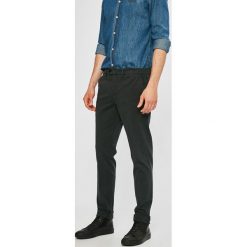 Marciano Guess - Spodnie. Szare eleganckie spodnie męskie Marciano Guess, z aplikacjami, z bawełny, eleganckie. W wyprzedaży za 159.90 zł.