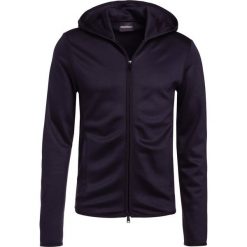 Emporio Armani Kardigan blu navy. Kardigany męskie marki Emporio Armani. W wyprzedaży za 671.60 zł.