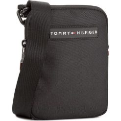 Saszetka TOMMY HILFIGER - Tommy Compact Crossover AM0AM03233 002. Saszetki męskie Tommy Hilfiger. W wyprzedaży za 169.00 zł.