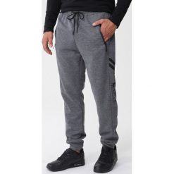 Szare Spodnie Orrin. Szare spodnie dresowe męskie Born2be, bez wzorów, z dresówki. Za 49.99 zł.