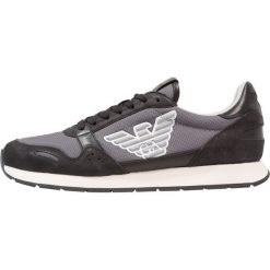 Emporio Armani LACE UP Sneakersy niskie black/asphalt. Czarne trampki męskie Emporio Armani, z materiału. W wyprzedaży za 428.45 zł.
