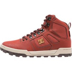 DC Shoes SPARTAN Botki sznurowane burnt henna/white. Brązowe buty zimowe męskie DC Shoes, z materiału. W wyprzedaży za 412.30 zł.