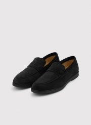 PAKO LORENTE – Czarne zamszowe mokasyny męskie. Czarne mokasyny męskie Pako Lorente, ze skóry, bez zapięcia. Za 399.99 zł.