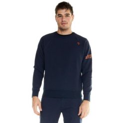 Męski sweter Leone Shades z okrągłym dekoltem. Niebieskie swetry męskie LEONE 1947 APPAREL, bez wzorów, z tkaniny, sportowe, bez kołnierzyka, bez ramiączek. W wyprzedaży za 167.70 zł.