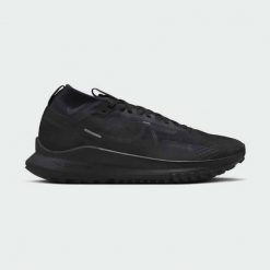 Buty do biegania męskie NIKE REACT PEGASUS TRAIL 4 GORE-TEX. Czarne buty do biegania męskie Nike, bez wzorów, z gore-texu, bez zapięcia, do biegania, gore-tex. Za 599.99 zł.