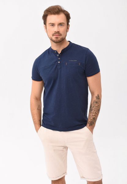 Koszulka ze stójką T-COMBAT. T-shirty męskie Volcano, m, bez wzorów, z bawełny, bez kołnierzyka, bez ramiączek. Za 79.99 zł.