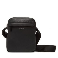 Saszetka Calvin Klein. Czarne saszetki męskie Calvin Klein, bez wzorów, małe. Za 259.99 zł.