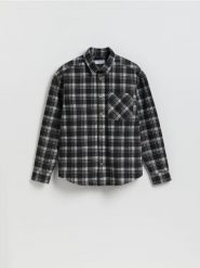 Jeansowa koszula regular fit - czarny. Czarne koszule męskie Reserved, l, bez wzorów, z bawełny, bez kołnierzyka, bez ramiączek. Za 149.99 zł.