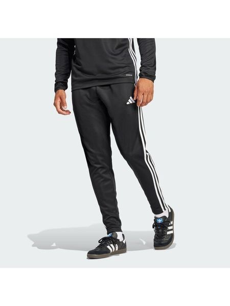 Adidas Spodnie dresowe Tiro 25 Essentials Training JD0442 Czarny Regular Fit. Czarne długie spodnie sportowe męskie ADIDAS, bez wzorów, z dresówki, do piłki nożnej. Za 199.99 zł.