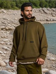 Bluza hoodie z wysokim kołnierzem - khaki. Brązowe bluzy nierozpinane męskie Sinsay, l, bez wzorów, bez ramiączek, bez kaptura. Za 59.99 zł.