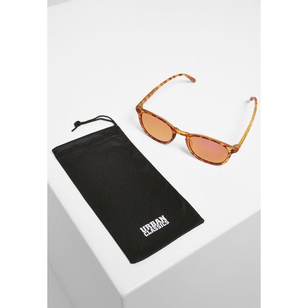 Okulary przeciwsłoneczne Urban Classics arthur uc. Brązowe okulary przeciwsłoneczne męskie Urban Classics, bez wzorów, sportowe. Za 100.00 zł.
