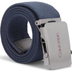 Pasek Męski CALVIN KLEIN JEANS - 4Cm Adj Plaque Cnvas K50K504150 85 448. Niebieskie paski męskie Calvin Klein Jeans, w paski, z jeansu. Za 159.00 zł.