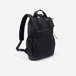 Plecak z kieszenią na laptopa 10 L. Czarne plecaki męskie Decathlon, bez wzorów, z materiału. Za 99.99 zł.