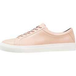 Royal RepubliQ SPARTACUS BASE SHOE Sneakersy niskie nude. Buty sportowe na co dzień męskie marki Royal RepubliQ. W wyprzedaży za 382.85 zł.