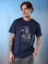 4F T-shirt regular z nadrukiem męski - granatowa S. Niebieskie t-shirty męskie 4f, l, bez wzorów, z materiału, bez kołnierzyka, bez ramiączek. Za 89.99 zł.