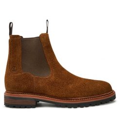 Sztyblety Clarks. Brązowe sztyblety męskie Clarks, bez obcasa, bez zapięcia. Za 579.99 zł.