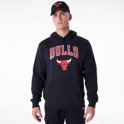 Bluza męska New Era NBA Regular Hoody Chicago Bulls. Czarne bluzy nierozpinane męskie New Era, m, bez wzorów, casualowe, bez ramiączek, bez kaptura. Za 339.99 zł.