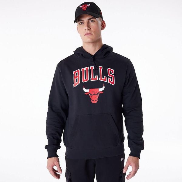 Bluza męska New Era NBA Regular Hoody Chicago Bulls. Czarne bluzy nierozpinane męskie New Era, m, bez wzorów, casualowe, bez ramiączek, bez kaptura. Za 339.99 zł.