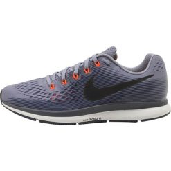 Nike Performance AIR ZOOM PEGASUS 34 Obuwie do biegania treningowe dark sky blue/obsidian/thunder blue/total crimson/pure platinum/black. Buty do biegania męskie marki Nike Performance. W wyprzedaży za 383.20 zł.