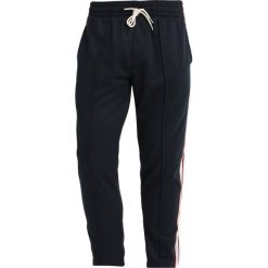 Abercrombie & Fitch TRACK TAPER Spodnie treningowe navy. Długie spodnie sportowe męskie marki Abercrombie & Fitch. Za 389.00 zł.