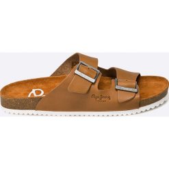 Pepe Jeans - Klapki. Żółte klapki i japonki męskie z jeansu. W wyprzedaży za 149.90 zł.