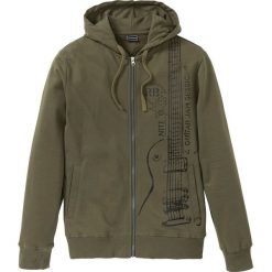 Bluza rozpinana z dużym nadrukiem Slim Fit bonprix ciemnooliwkowy. Bluzy rozpinane męskie marki bonprix. Za 79.99 zł.