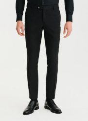 PAKO LORENTE – Czarne spodnie ganiturowe. Czarne eleganckie spodnie męskie Pako Lorente, bez wzorów, z elastanu, eleganckie. Za 599.99 zł.