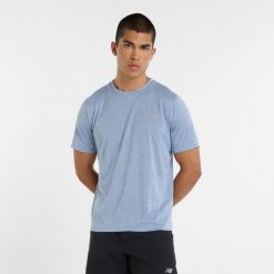 Koszulka męska New Balance MT41253DUS – niebieska. Niebieskie t-shirty sportowe męskie New Balance, m, bez wzorów, z materiału, sportowe, bez ramiączek. Za 139.99 zł.