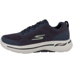 Obuwie treningowe Mężczyzna Skechers Go Walk Arch Fit granatowy. Niebieskie buty treningowe męskie Skechers, bez wzorów, bez zapięcia, na fitness i siłownię. Za 379.00 zł.