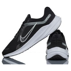 Buty do biegania męskie Nike Quest 5. Czarne buty do biegania męskie Nike, bez wzorów, bez zapięcia, do biegania. Za 288.60 zł.
