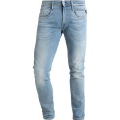 Replay HYPERFLEX ANBASS Jeansy Slim Fit light blue denim. Jeansy męskie marki Replay. Za 689.00 zł.