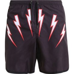 Neil Barrett THUNDERVOLT 1 SWIMWEAR Szorty kąpielowe black/white/red. Kąpielówki męskie marki Neil Barrett. W wyprzedaży za 775.20 zł.