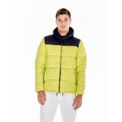Męska kurtka z kapturem Welcome Back. Żółte kurtki męskie LEONE 1947 APPAREL, l, bez wzorów, z tkaniny, sportowe, bez ramiączek, z kapturem. W wyprzedaży za 419.25 zł.