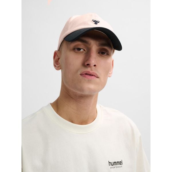 Czapka baseballowa Hummel. Zielone czapki męskie HUMMEL, na lato, bez wzorów, z bawełny, sportowe. Za 106.25 zł.