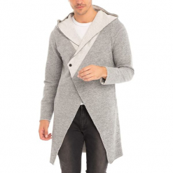 Sweter w kolorze szarym. Szare swetry męskie RNT23, z asymetrycznym kołnierzem. W wyprzedaży za 129.95 zł.
