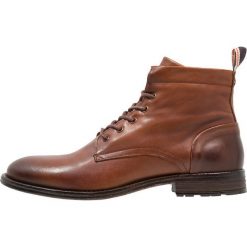 ALDO ROSARIEN Botki sznurowane cognac. Brązowe buty zimowe męskie Aldo, z materiału, na sznurówki. Za 599.00 zł.