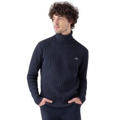 Sweter z wysokim kołnierzem Equiline Rudi. Niebieskie swetry męskie EQODE BY EQUILINE, bez wzorów, bez kołnierzyka, bez ramiączek. Za 589.00 zł.