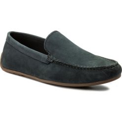 Mokasyny CLARKS - Reazor Edge 261319507 Navy Nubuck. Niebieskie mokasyny męskie Clarks, z materiału, bez zapięcia. W wyprzedaży za 239.00 zł.