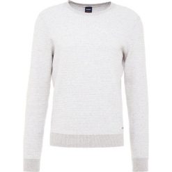 BOSS CASUAL AWAKNY Sweter white. Swetry męskie marki BOSS CASUAL. Za 669.00 zł.