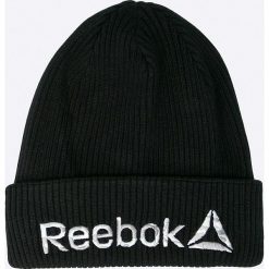 Reebok - Czapka. Czarne czapki męskie Reebok, na zimę, z bawełny. W wyprzedaży za 59.90 zł.