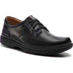 Półbuty CLARKS - Swift Mile 203391677 Black Leather. Czarne codzienne półbuty męskie Clarks, z materiału, eleganckie. W wyprzedaży za 299.00 zł.