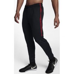 Nike Spodnie męskie M Dry SQD Pant KP czarno-czerwone r. XXL (859225 015). Spodnie dresowe męskie Nike. Za 185.50 zł.