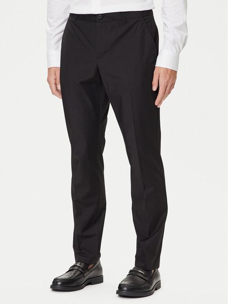 Guess Spodnie materiałowe M4YB01 WG9Z2 Czarny Regular Fit. Czarne spodnie na co dzień męskie Guess, z aplikacjami, z materiału. Za 309.99 zł.