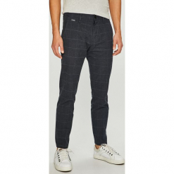 Guess Jeans - Spodnie. Szare spodnie na co dzień męskie Guess Jeans, z aplikacjami, z bawełny, casualowe. Za 429.90 zł.